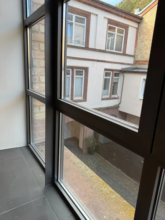 Gereinigte Fenster mit Blick auf den Innenhof